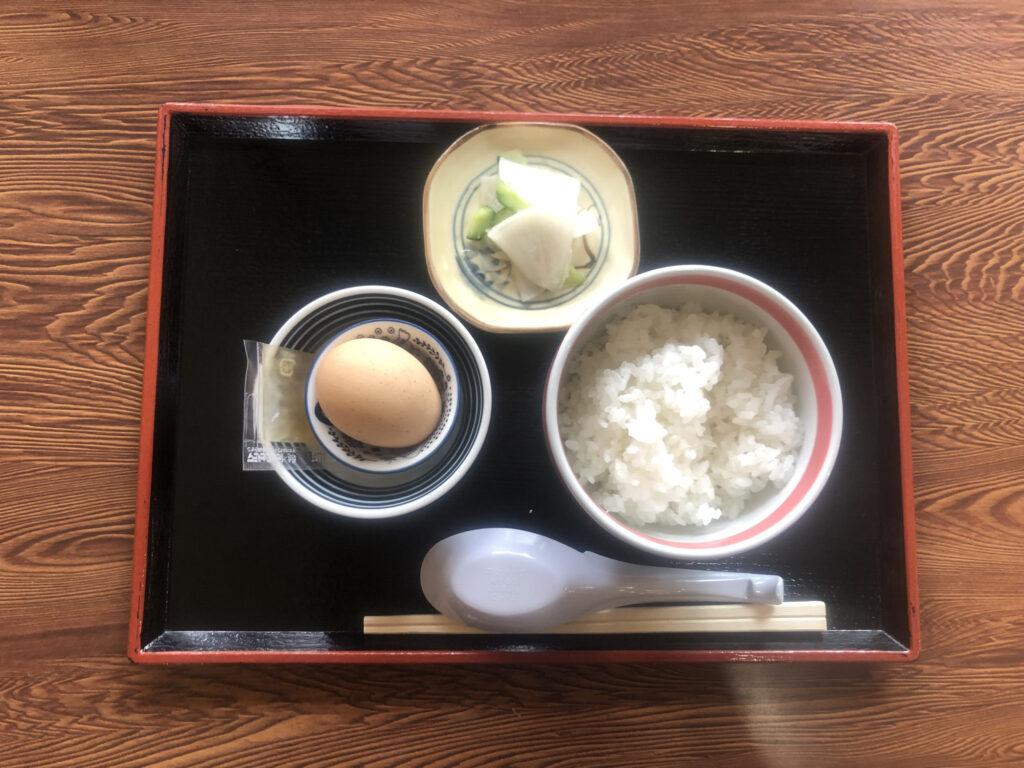 道の駅裏磐梯で食べられる卵かけご飯(調理前)