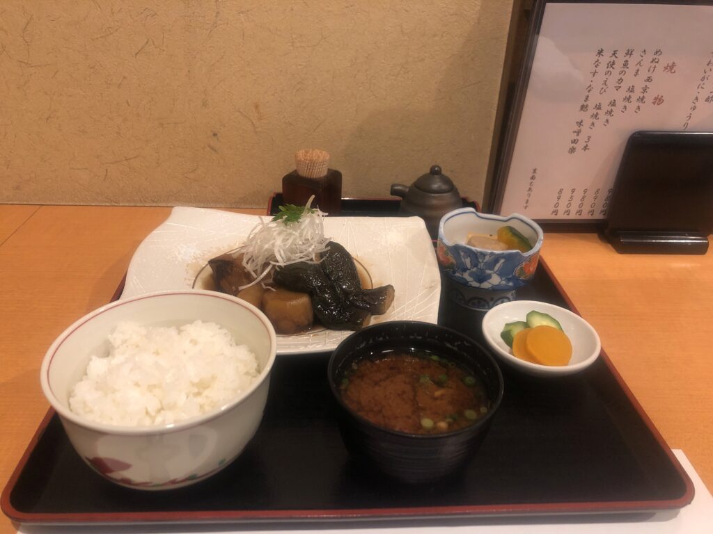 和の膳新富の煮魚定食(ブリの煮つけver)