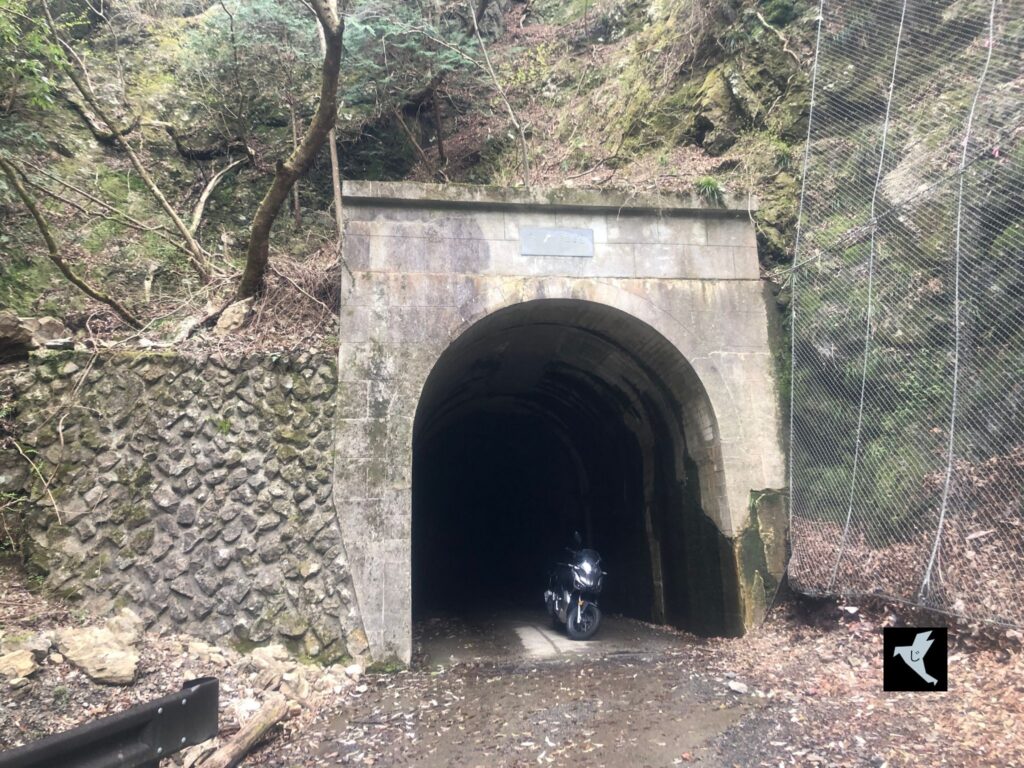 神戸隧道の入り口