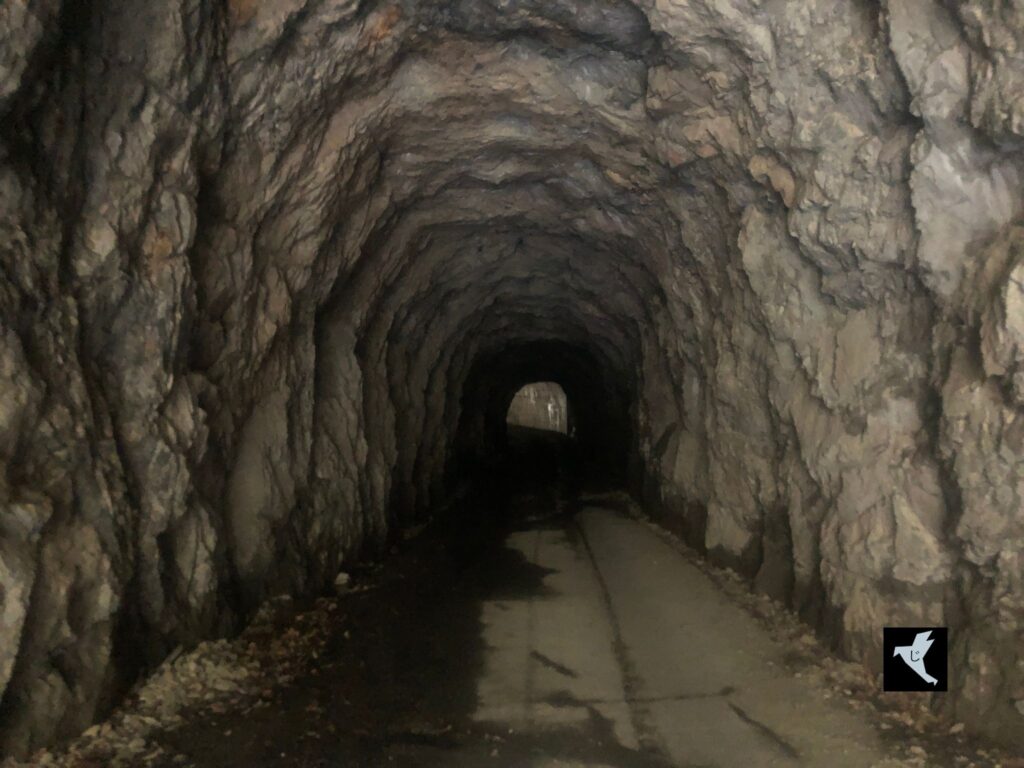 神戸隧道の内部